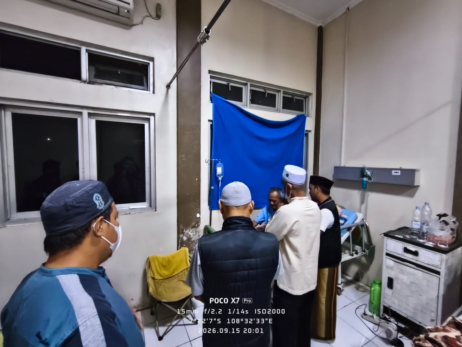 Wujud Kepedulian Antarwarga, Sejumlah Warga Menjenguk Bapak Omon di RSUD Kota Banjar
